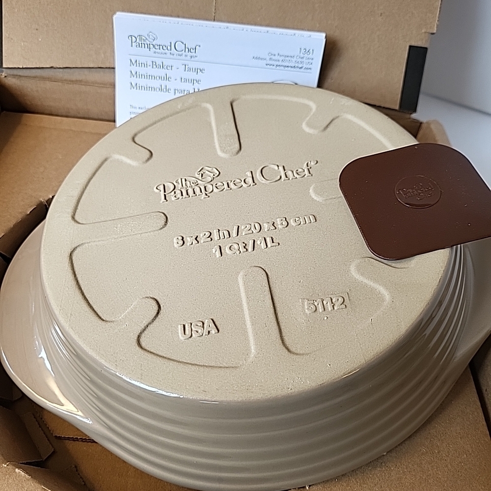 Pampered Chef Taupe Mini Baker New In Box - Picture 2 of 4